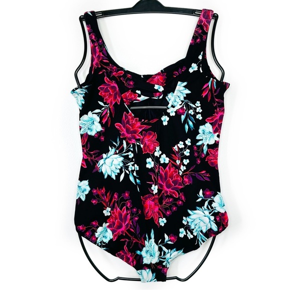 SlenderSuit Carmela Scoop Neck One Piece Swimsuit - Picture 4 of 6
